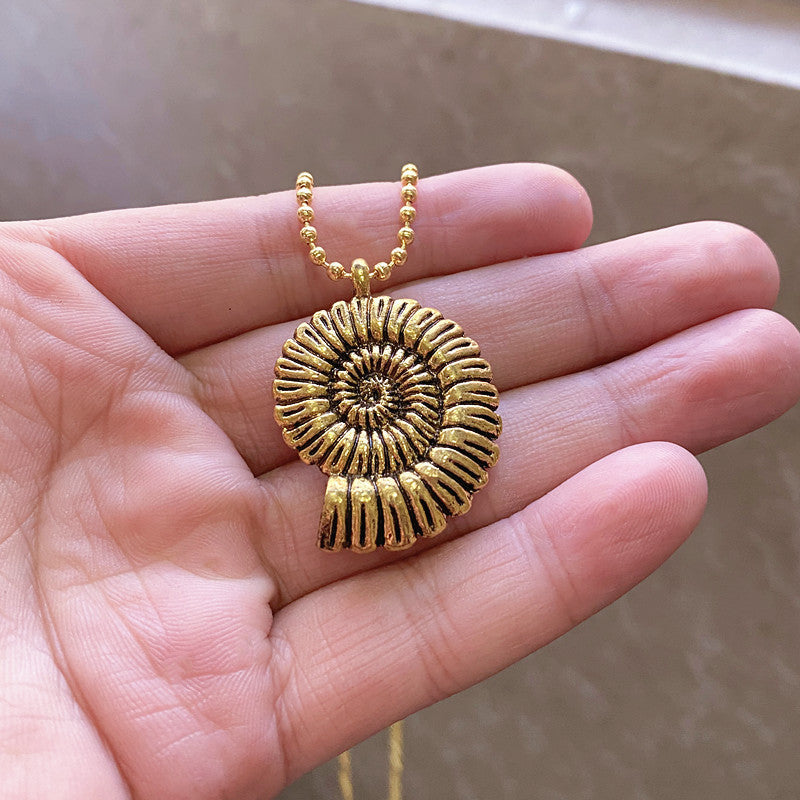 Wholesale Marine Life Pendant Creative Personality Design European and American Popular Retro Alloy Conch Accessories Pendant Necklace
